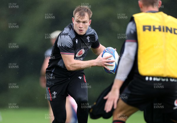 290823 - Wales Rugby Training in the week leading up for their departure for the Rugby World Cup in France - Nick Tompkins during training