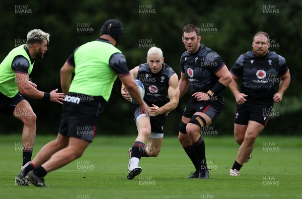 290823 - Wales Rugby Training in the week leading up for their departure for the Rugby World Cup in France - Gareth Davies during training