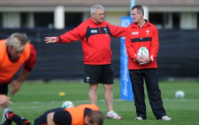 29.09.11 - Wales Rugby Training - Head coach Warren Gatland and attack coach Rob Howley during training. 