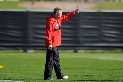 29.09.11 - Wales Rugby Training - Attack coach Rob Howley during training. 