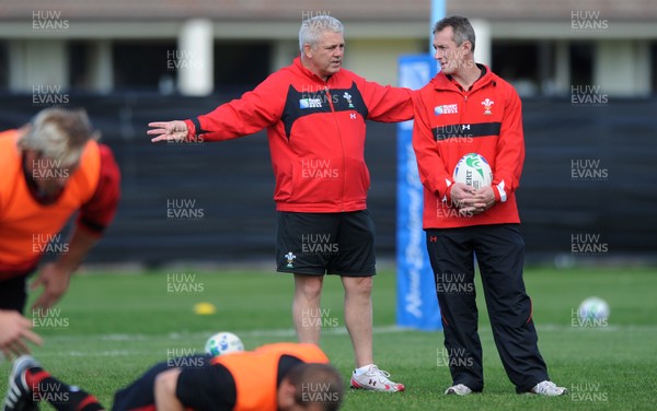 29.09.11 - Wales Rugby Training - Head coach Warren Gatland and attack coach Rob Howley during training. 