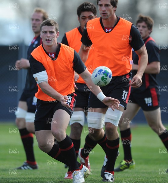 29.09.11 - Wales Rugby Training - Scott Williams during training. 