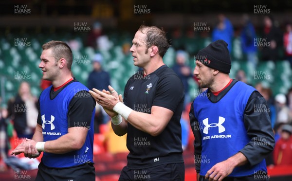 291018 - Wales Rugby Training - Dan Lydiate, Alun Wyn Jones and Justin Tipuric applaud fans at the end of training