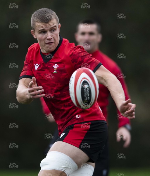 291020 - Wales Rugby Training - Shane Lewis-Hughes during training