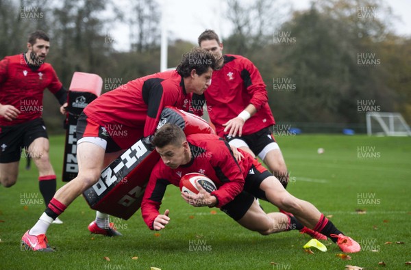291020 - Wales Rugby Training - Jonathan Davies during training