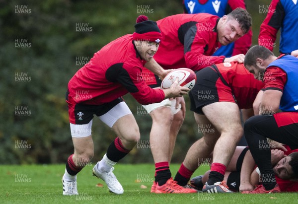 291020 - Wales Rugby Training - Gareth Davies during training
