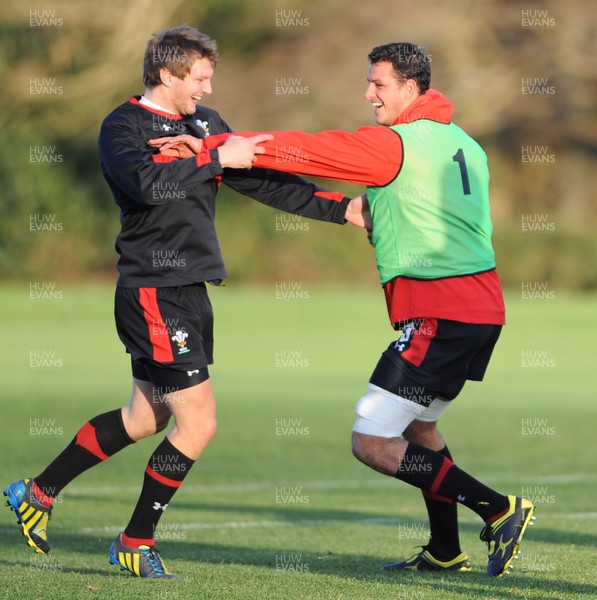 291112 - Wales Rugby Training -Aaron Shingler during training