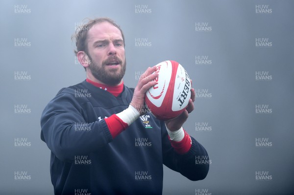 300118 - Wales Rugby Training - Alun Wyn Jones during training