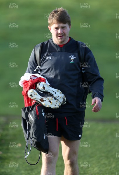 300118 - Wales Rugby Training - James Davies during training