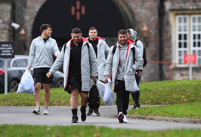 300123 - Wales Rugby Training - Gareth Thomas and Rhys Webb during training