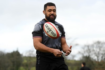 300123 - Wales Rugby Training - Taulupe Faletau during training