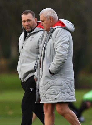 300123 - Wales Rugby Training - Jonathan Humphreys and Warren Gatland during training