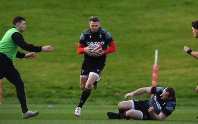 300123 - Wales Rugby Training - Dan Biggar during training