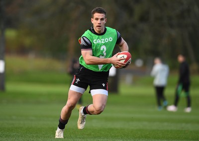 300123 - Wales Rugby Training - Kieran Hardy during training