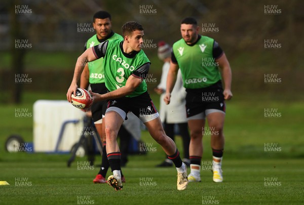 300123 - Wales Rugby Training - Kieran Hardy during training