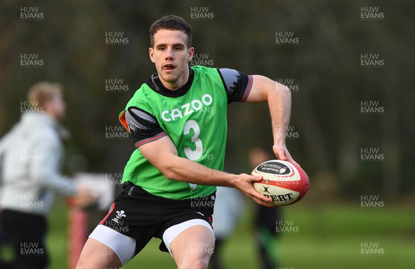300123 - Wales Rugby Training - Kieran Hardy during training