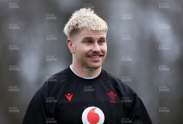 300124 - Wales Rugby Training in the week leading up to their 6 Nations game against Scotland - Aaron Wainwright during training