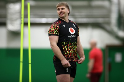 300126 - Wales Rugby Training - Aaron Wainwright during training