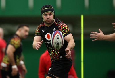 300126 - Wales Rugby Training - Harri Deaves during training