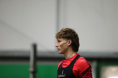 300126 - Wales Rugby Training - Ellis Mee during training