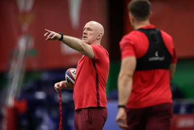 300126 - Wales Rugby Training - Steve Tandy, Head Coach during training