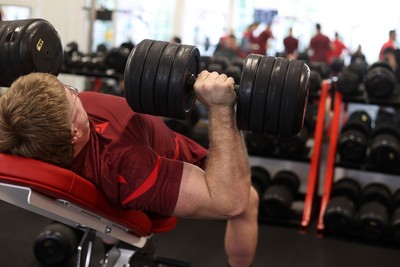 300126 - Wales Rugby Training - Aaron Wainwright during training
