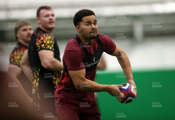 300126 - Wales Rugby Training - Ben Thomas during training