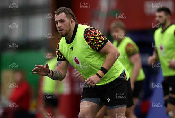 300126 - Wales Rugby Training - Sam Wainwright during training