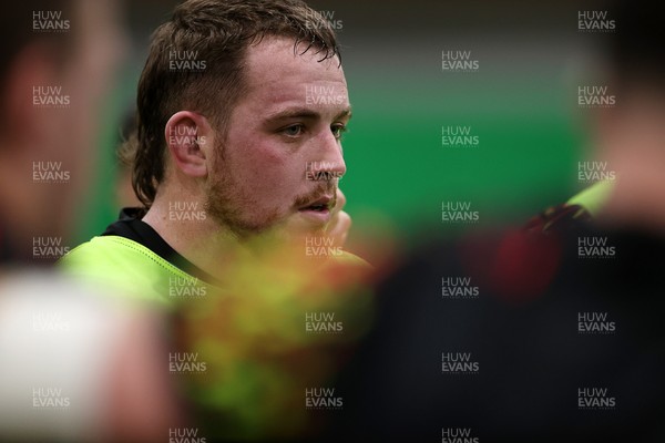 300126 - Wales Rugby Training - Sam Wainwright during training