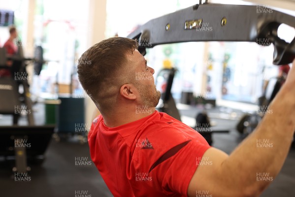 300126 - Wales Rugby Training - Harri Deaves during training