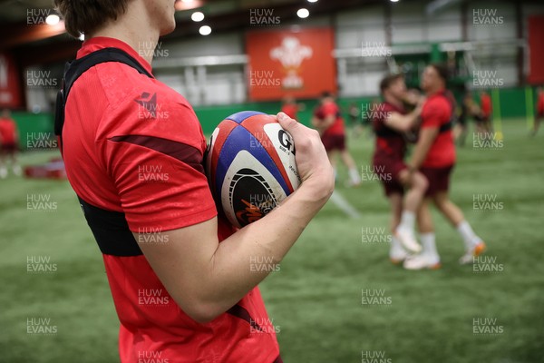300126 - Wales Rugby Training - Ellis Mee during training