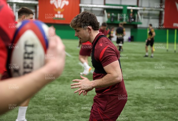 300126 - Wales Rugby Training - Dan Edwards during training