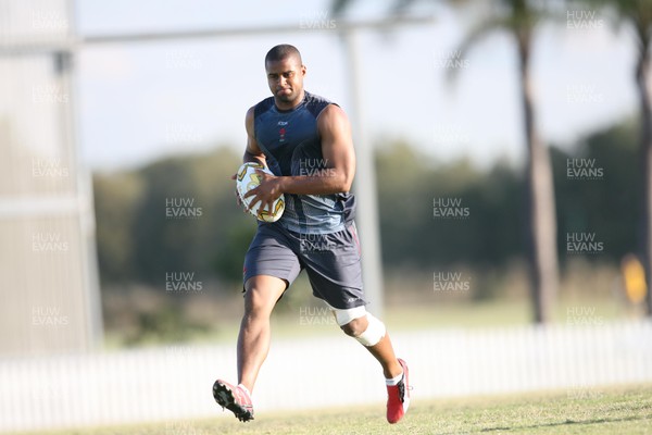 30.05.07  Wales rugby tour to Australia Aled Brew in training in Brisbane 