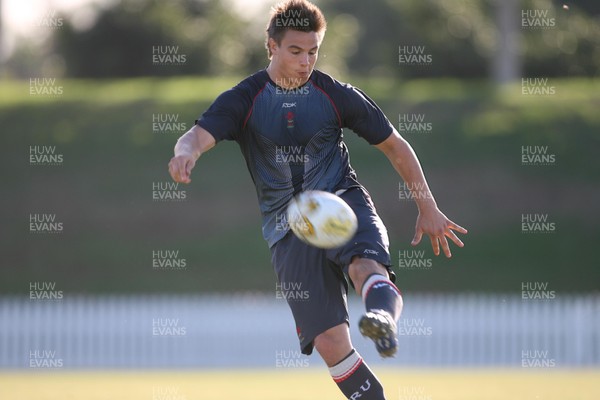 30.05.07  Wales rugby tour to Australia Chris Czekaj  in training in Brisbane 