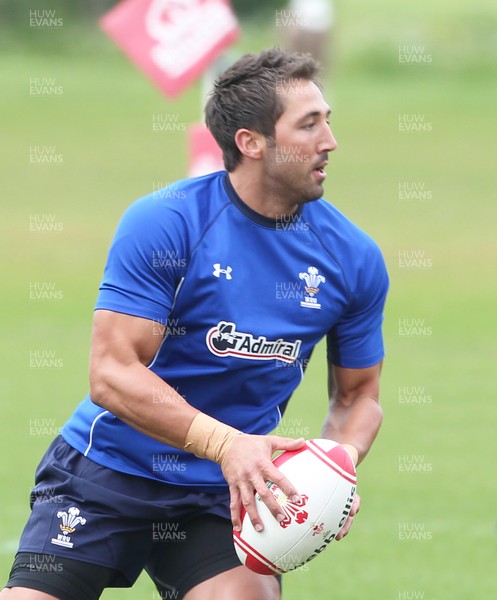 30.05.11 Wales rugby training, Cardiff... GAVIN HENSON trains with the Wales rugby team in preparation for the game against the Barbarians. 