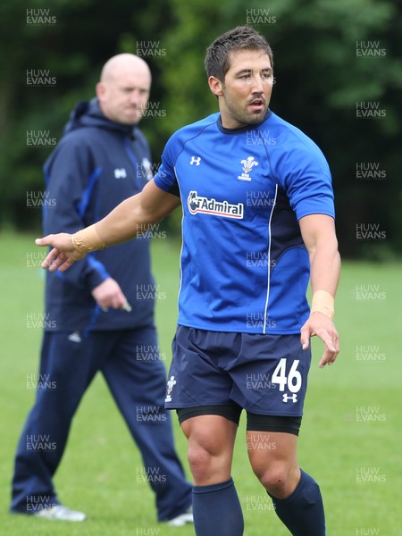 30.05.11 Wales rugby training, Cardiff... GAVIN HENSON ,watched by Assistant Shaun Edwards ,trains with the Wales rugby team in preparation for the game against the Barbarians. 