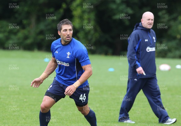 30.05.11 Wales rugby training, Cardiff... GAVIN HENSON ,watched by Assistant Shaun Edwards ,trains with the Wales rugby team in preparation for the game against the Barbarians. 
