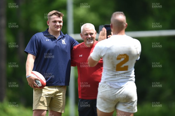 300518 - Wales Rugby Training - Warren Gatland meets members of the United States Naval Academy rugby team