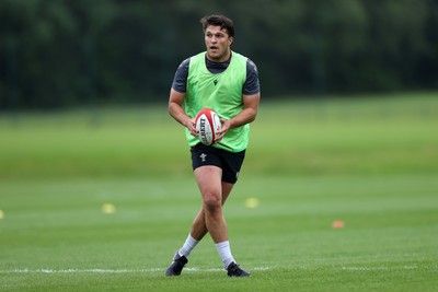 300525 - Wales Rugby Optional Training Session ahead of the start of camp for the summer tour to Japan - Teddy Williams during training