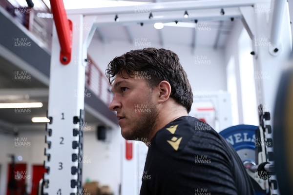 300525 - Wales Rugby Optional Training Session ahead of the start of camp for the summer tour to Japan - Teddy Williams during training