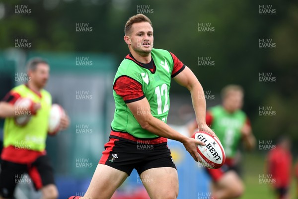 280621 - Wales Rugby Training - Hallam Amos during training