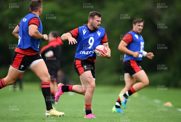 280621 - Wales Rugby Training - Owen Lane during training