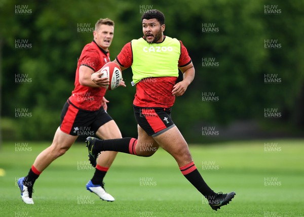 280621 - Wales Rugby Training - Leon Brown during training