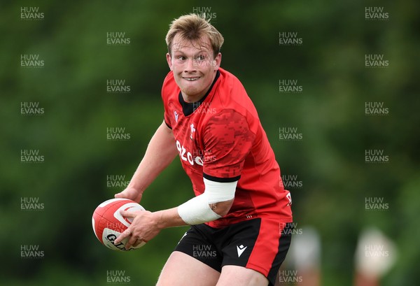 280621 - Wales Rugby Training - Nick Tompkins during training