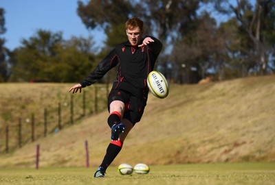 300622 - Wales Rugby Training - Rhys Patchell during training 