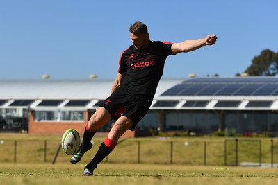 300622 - Wales Rugby Training - Dan Biggar during training 