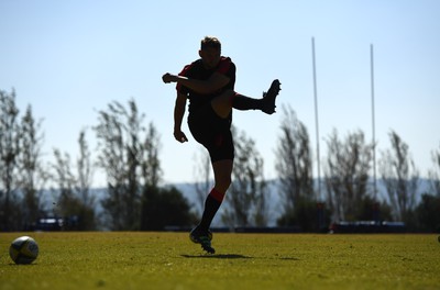 300622 - Wales Rugby Training - Dan Biggar during training 