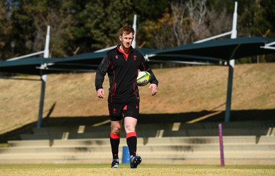 300622 - Wales Rugby Training - Rhys Patchell during training 