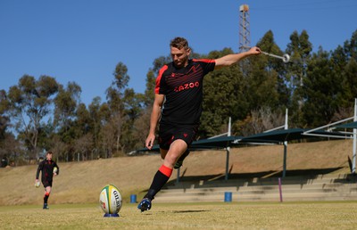 300622 - Wales Rugby Training - Dan Biggar during training 