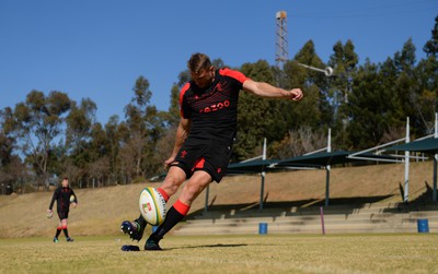 300622 - Wales Rugby Training - Dan Biggar during training 